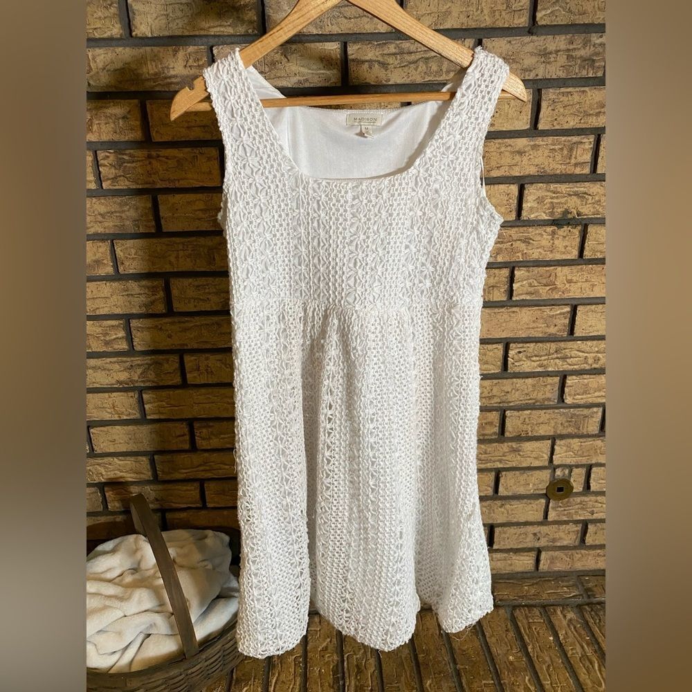White knitted dress